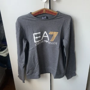 Tröja Armani  - Knappt använd, i nyskick