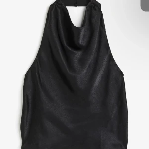 Topp - Topp från H&M i stl L men passar M också. Oanvänd med lappen kvar 🩷
