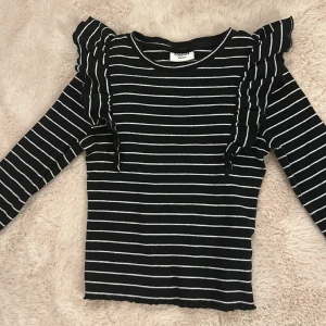 Tröja - Randig tröja, köpt från Kappahl.