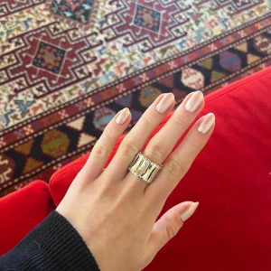 Silver ring - Så cool ring i äkta silver. Handgjord i Assissi Italien, storlek S. Liknar maria Nilsdotter stilen.