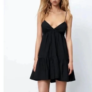 Zara klänning - Säljer min söta zara klänning som är mycket sparsamt använd! Passar inte mig längre tyvärr.