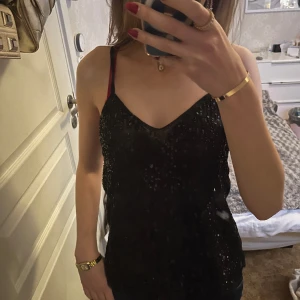 Fest topp  - Festtopp med paljetter i storlek xs!🩷 