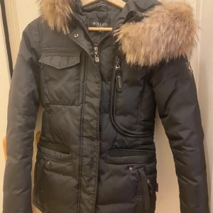 Hollies Vinter jacka - Helt ny, oanvänd 