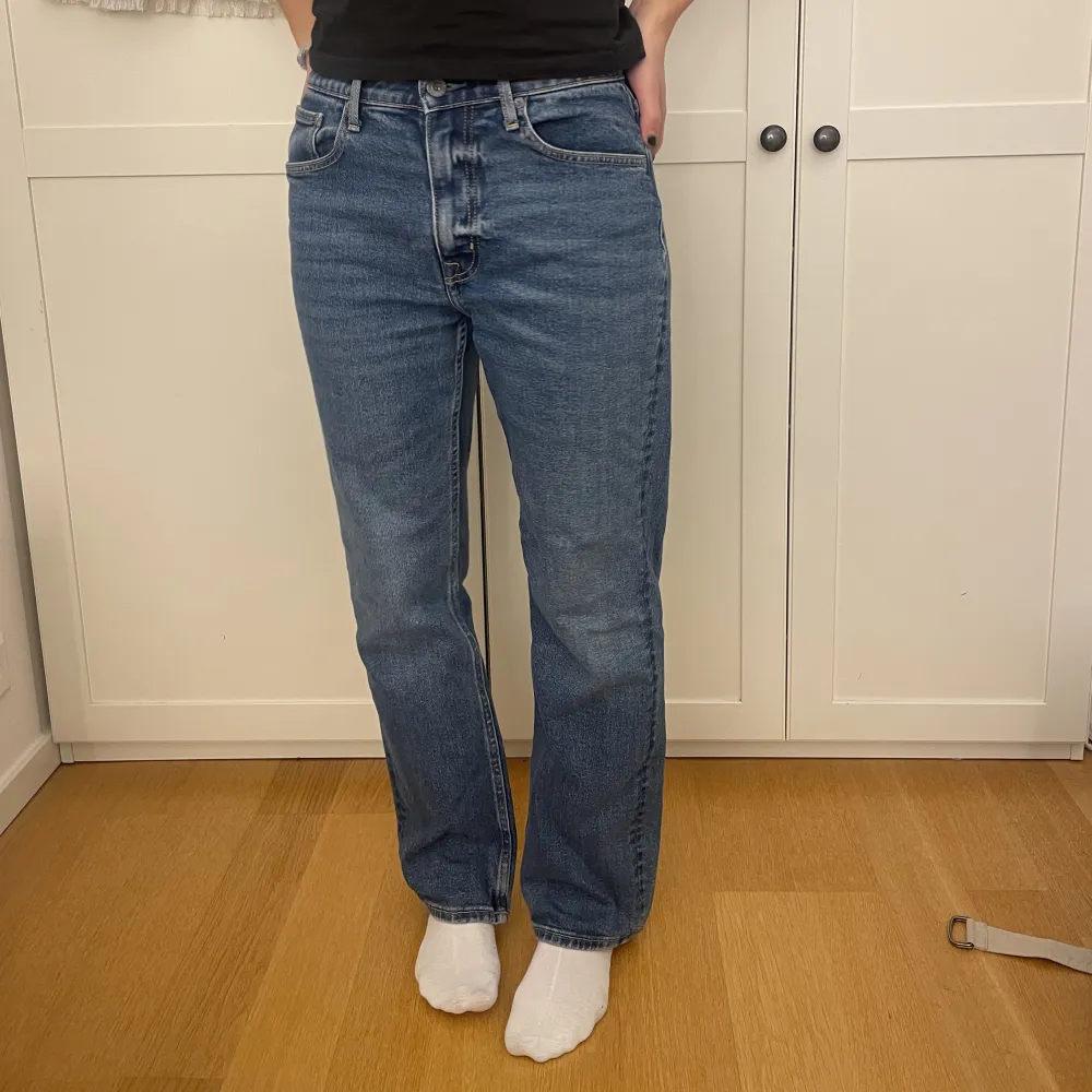 Snygga raka jeans från crocker. Storlek 28 waist och 28 längd. Bra skick ❤️. Jeans & Byxor.