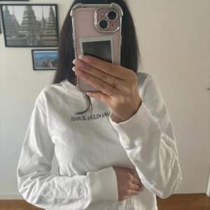 Jätte söt sweatshirt från calvin klein som nästan aldrig har använts❤️