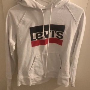 Levis hoodie - Bra skick knappt använd 