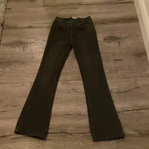 Populära jeans frön Gina tricot som är slutsålda! Kontakta för fler bilder!🤍