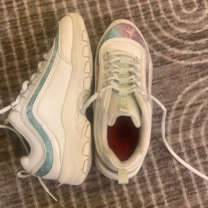 Fila barn skor  - Storlek 36 ny skick (Riktiga fila skor)