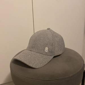 Grå Bondelid Lane Felt Cap Endast använd ca 10 gånger Nypris 300kr