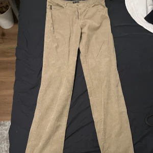 Armani jeans  - Sköna och stiliga Armani jeans i storlek 34 , passa mig som brukar ha W32 32