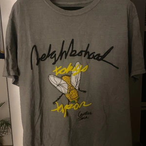 Travis Scott Cactus Jack x Neighborhood Carousel T-shirt - Plagget är använt men i gott skick.