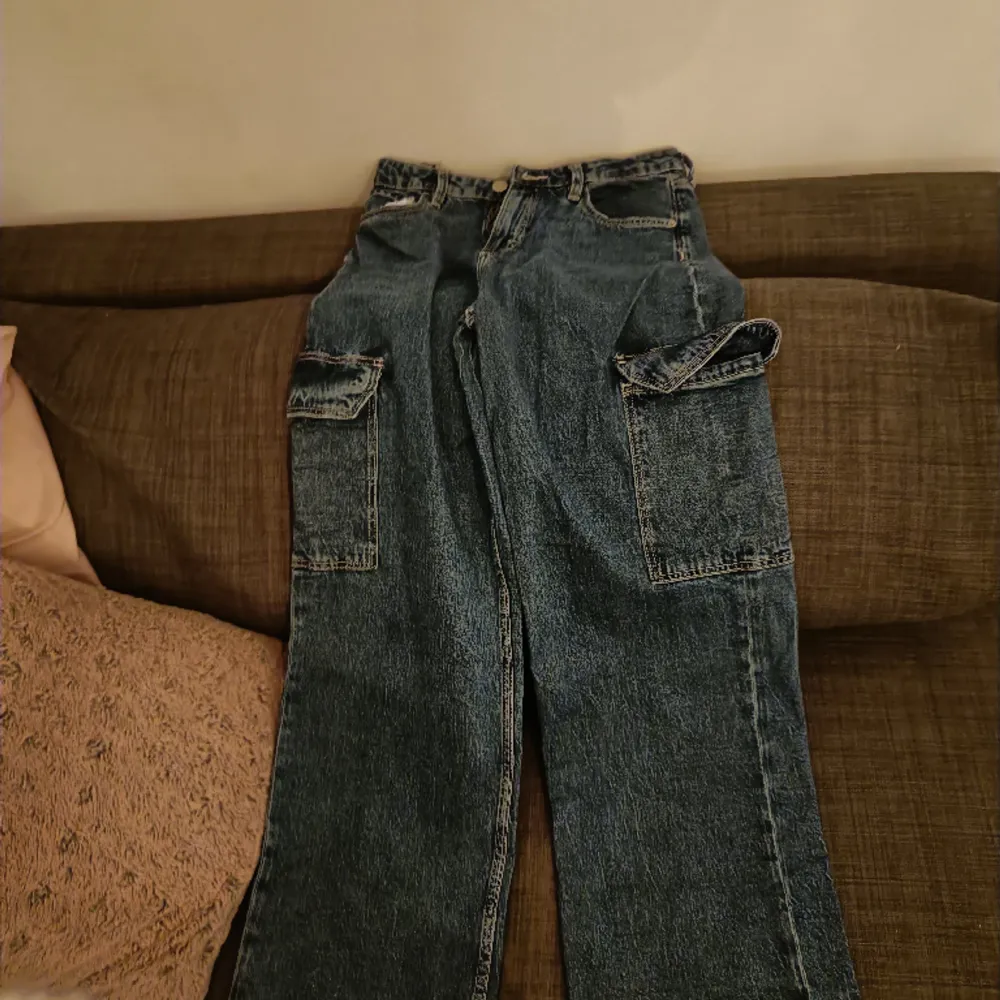 Vet inte om dom är använda då det är mitt syskons jeans. Men bra skick. Jeans & Byxor.