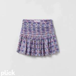 Säljer en jättefin kjol ifrån zara. Den var för liten för mig, då endast testad. Skriv privat för frågor eller fler bilder💗😊 pris kan diskuteras 