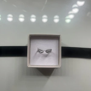 Ring - Fin rostfri justerbar ring i färgen silver💖som tyvärr inte kommer till användning Skriv vid intresse 