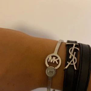 Michael Kors armband - Inga slitningar. Äkta❤️