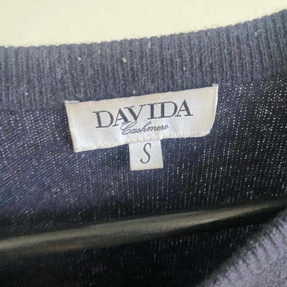Davida cashmere tröja i storlek S - M | I nyskick, endast använd en gång | Nypris: 2500kr | Mitt pris: 990 | . Tröjor & Koftor.