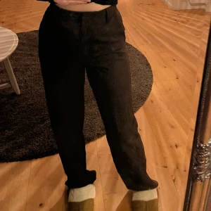 Kostymbyxor nyskick  - Ett par bruna kostymbyxor som jag aldrig användt. 