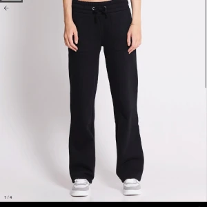 lager 157 mjukisbyxor low waist svart  - super snygga svarta mjukisbyxor,  nästan inte använda ❤️