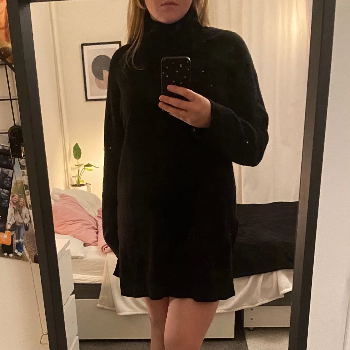 Svart mysig stickad klänning