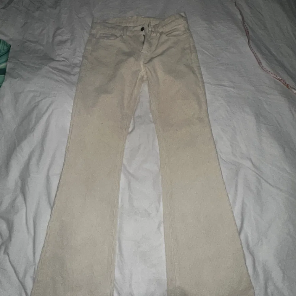 Sydney corduroy pants, worn once . Jeans & Byxor.