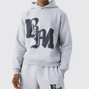 Tracksuit set mjukisset - Jätte snyggt, köpt på man avdelningen så manlig storlek, bra pris för både en hoodie och byxor. Har en i svart också, kolla min profil🤩