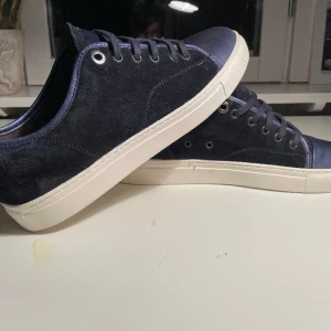 Lanvin - Säljer nu dessa snygga Lanvin skor som är i nyskick. Skorna är i storlek 40 men sitter som storlek 41. 