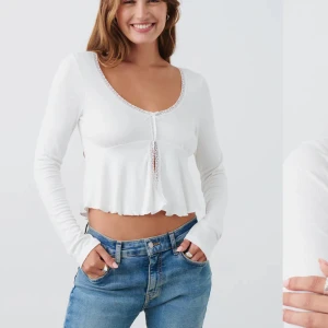 Lace detail top  - Fick i födelsedagspresent förra veckan men har ej kommit till användning💗Aldrig använd, endast tvättad. Slutsåld på hemsidan💕