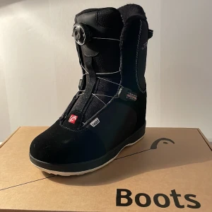 Snowboardboots Junior - Sparsamt använda. Säljes pga för liten storlek. 