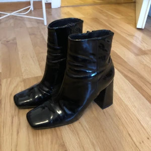 Klackskor - Knappt använda, storlek 38