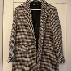 Zara kavaj - Rutig kavaj från zara. Helt oanvänd. 