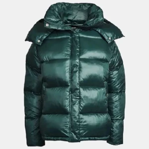 Pufferjacka/vinterjacka bikbok - Intressekoll på min eftertraktade bik bok jacka i storlek xs, färgen grön❣️säljer endast vid bra bud❣️högsta bud:1200❣️ ser inga defekter själv, färgen på dragkedjan har lite defekter,syns knappt ❣️inget är paxat❣️ först till kvarn somgällller