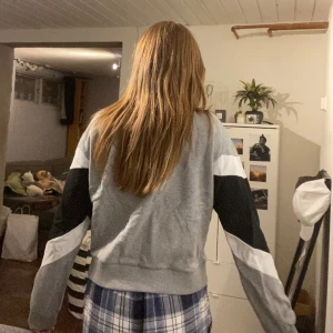 Sweatshirt från NAKD - Cool sweatshirt från NAKD, super bekväm 