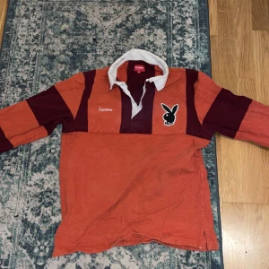 Supreme playboy tröja - Tjena! Säljer en supreme playboy tröja i topp skick. Pris kan diskuteras. Skriv vid funderingar!