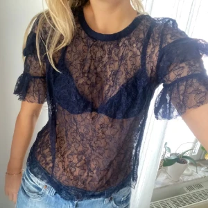 Spetstopp - Säljer denna fina tröja ifrån hm i storlek S💗 skriv vid intresse/frågor! (Andvänd nån gång) 