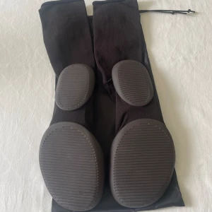 YZY PODS - Size 1, helt oanvända. Nypris 214 kr plus dyr frakt.