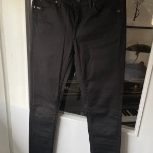 Tiger of Sweden - jeans slight  - Tiger of Sweden jeans i stilen ”slight” i gott mycket skick, enbart använda någon gång. Storlek 27/32. Originalpris 1599. 