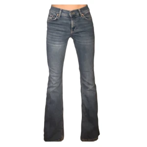 Utsvängda jeans - Jeans från Gina trocot. Använda en gång men för korta för mig, (är 1,80).  Skriv till mig vid frågor så svarar jag så snabbt jag kan!💞