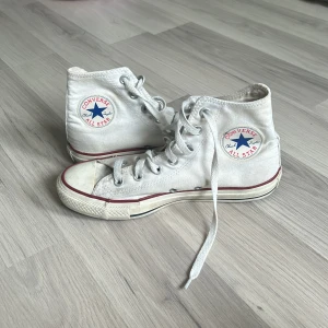 Convers - Convers i storlek 37,5. Köpta här på plick men inte kommit till användning. Välanvända men annars inget fel på dem. Passar mig som vanligtvis har 38/38,5☺️