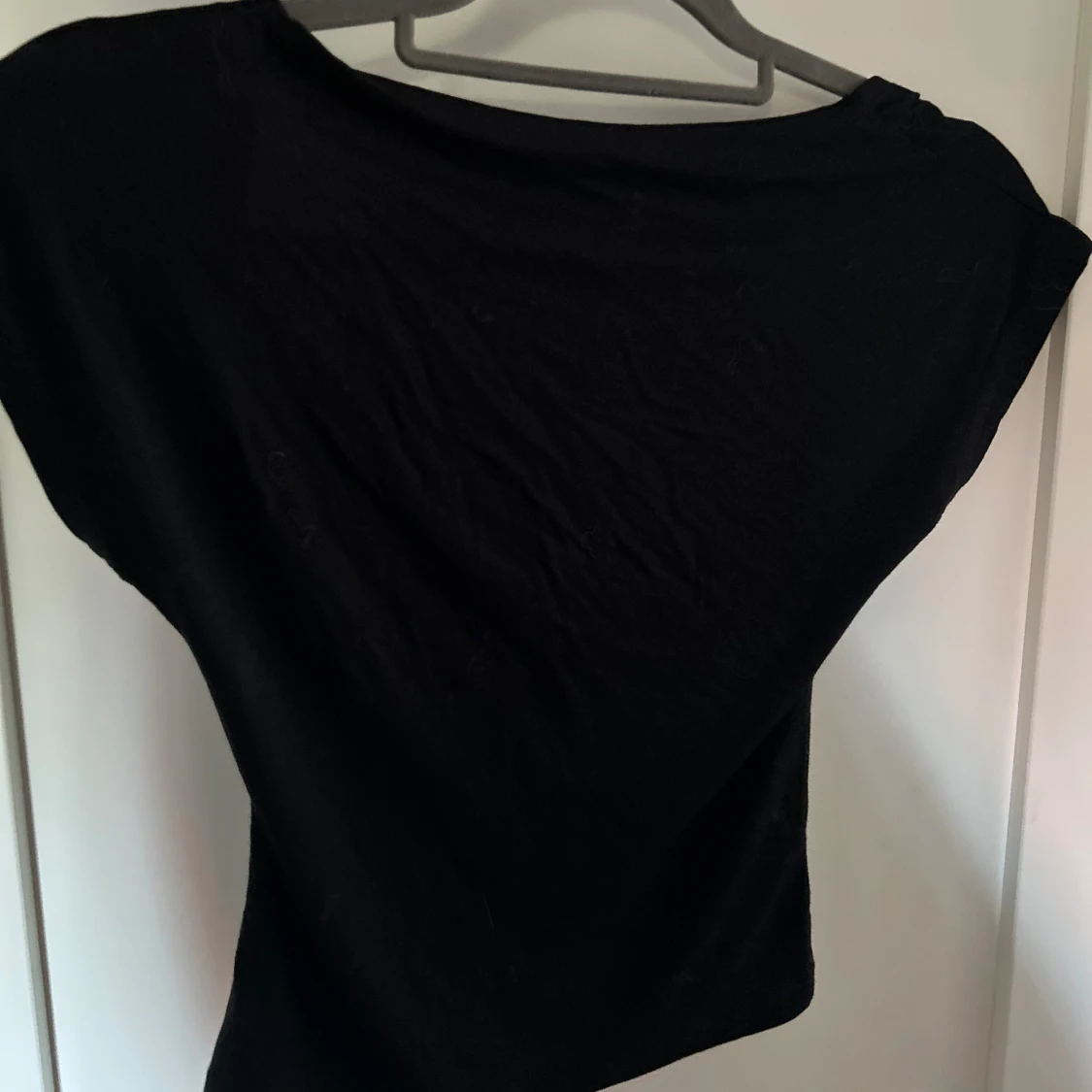 Backless t-shirt