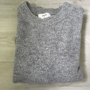 Stickad tröja - Grå stickad tröja från Object. Använd en gång. Skriv för frågor eller fler bilder💞