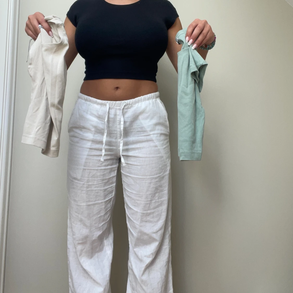 Croptops: svart, ljusblå, beige