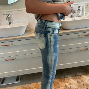 Coola jeans - Coola jeans med batikt mönster❣️