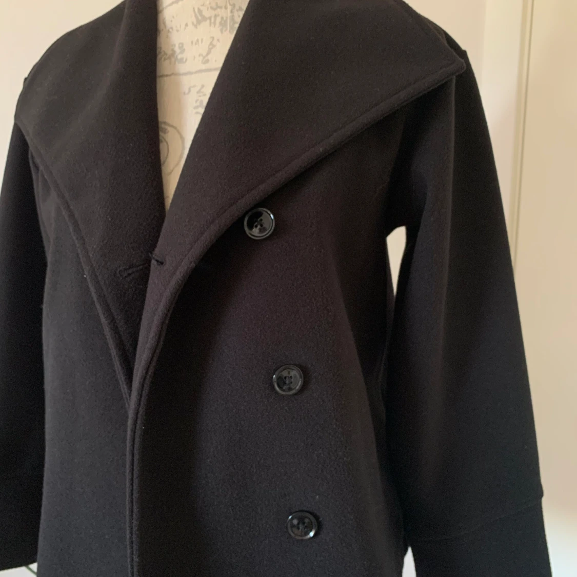 Gina tricot kort svart kappa - 90