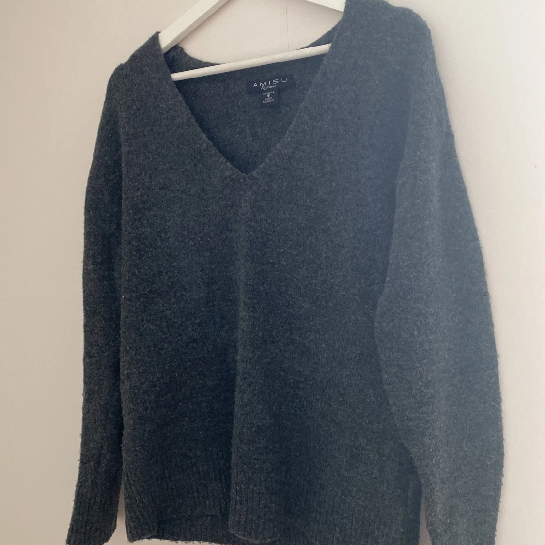 Grå/svart stickad tröja