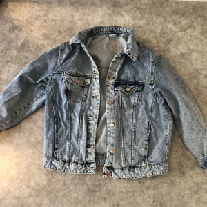 Denim jacka vero moda - För fler bilder skriv privat