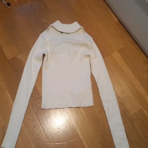 Tjöjja - Denna tröjja har alldrig kommit till andvändning pga att den inte är min stil 