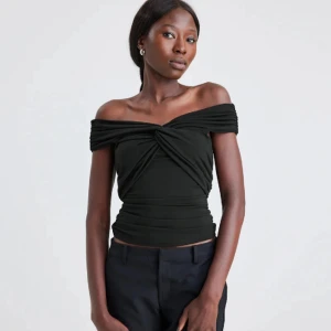 Topp bikbok  - Laddar upp igen  