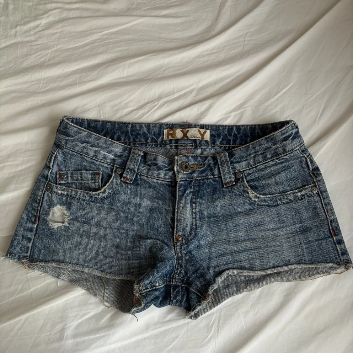 lågmidjade shorts