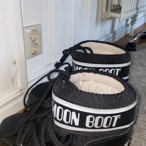 Moon boot - Använda en vinter men sparsamt  Storlek 38-40 Finns i Göteborg  