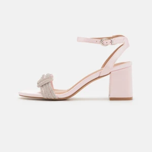 Nya klackskor! - Helt nya och oanvända klackskor från Zalando! Dom är superfina med låda och etikett kvar.   Storlek 39, fast pris!